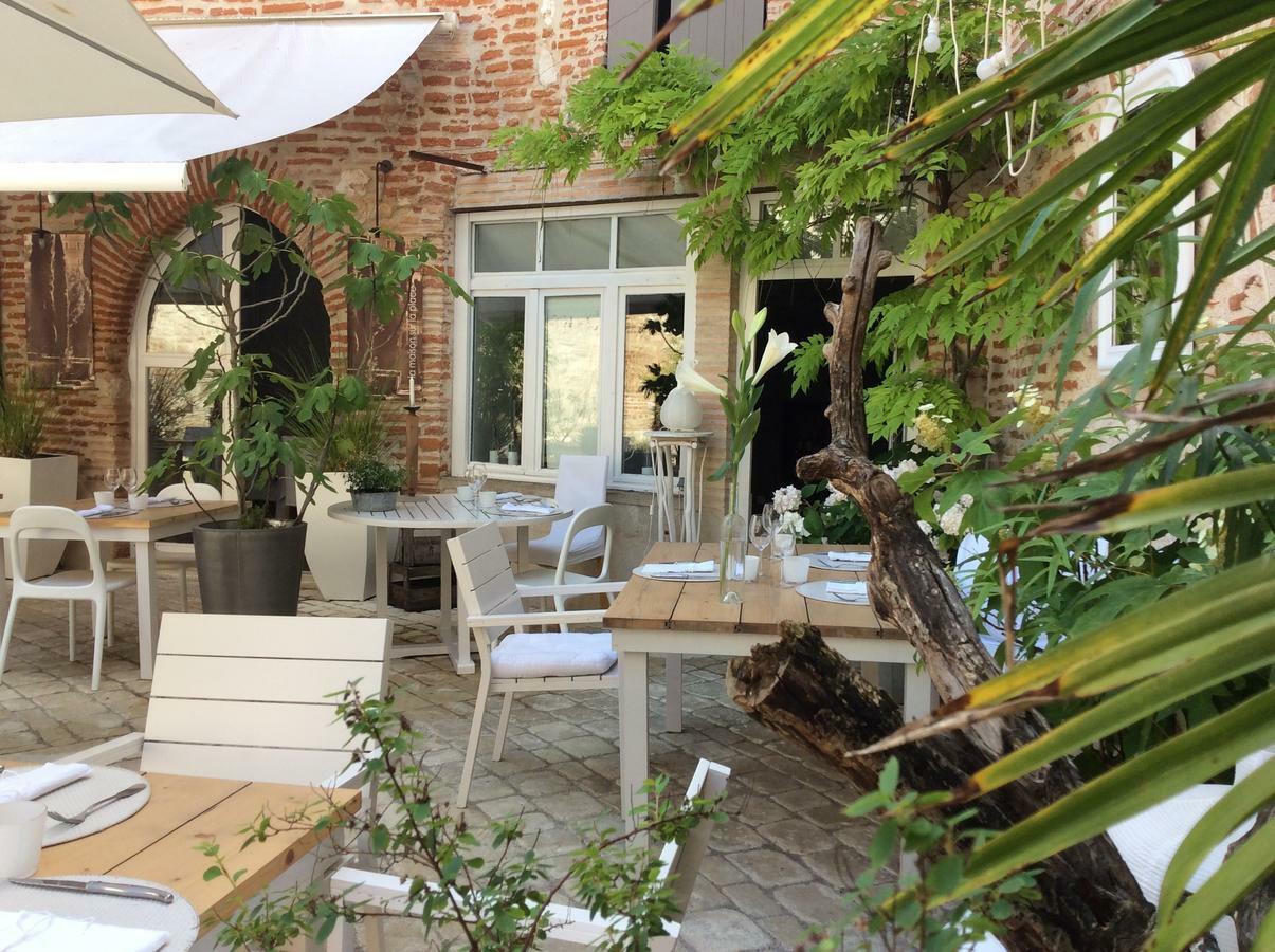 La Maison Sur La Place Penne-dʼAgenais Exterior foto